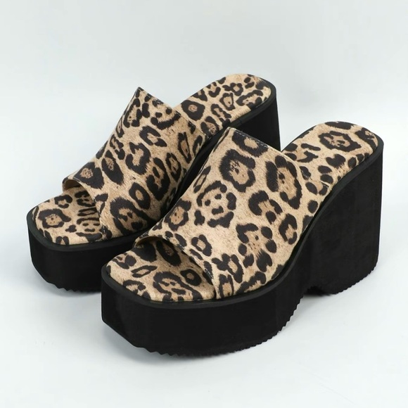 Leopard Print Wedge Sandal Trendy Platform Sandal - Picture 4 of 5